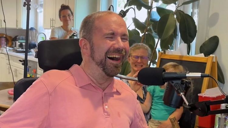 Casey Harrell, als er zum ersten Mal seine "gesprochenen" Worte auf dem Bildschirm sieht.
