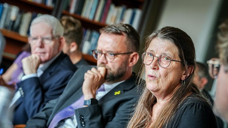 Zentralsratspräsident Josef Schuster, AJC-Direktor Remko Leemhuis und die Journalistin Andrea Röpke.