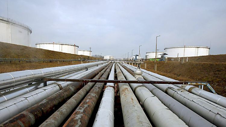 Rohre der Empfängerstelle der Druschba-Pipeline in Ungarn (Archivfoto).