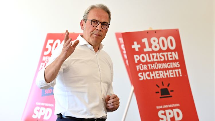 Georg Maier ist seit 2017 Innenminister von Thüringen und damit länger im Amt als jeder seiner Vorgänger seit der Wiedervereinigung. Er will die Thüringer SPD in eine Regierung mit CDU und BSW führen. Von einer weiteren Minderheitsregierung rät er dringend ab.