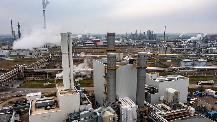 Durch Ausbau und Unterhaltung ist Gas in den ostdeutschen Bundesländern rund zehn Prozent teurer. Hier das Gaskraftwerk in Leuda.