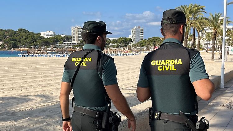 Auf der Playa de Palma auf Mallorca hat die Guardia Civil gut was zu tun.