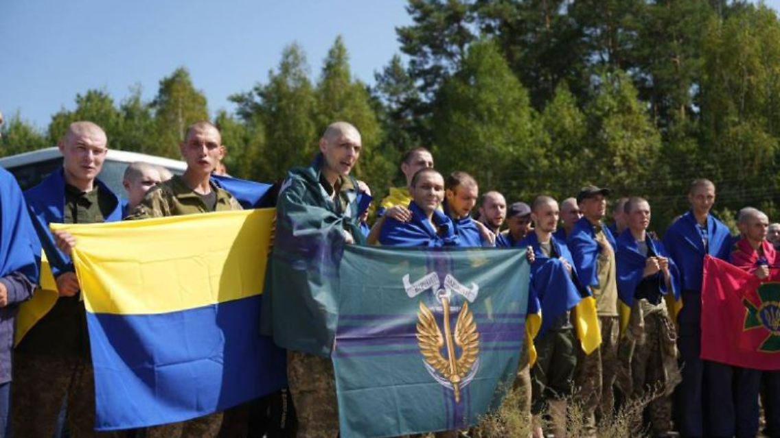 Eines der Fotos, die der ukrainische Präsident zu dem Gefangenenaustausch bei Telegram veröffentlicht hat.