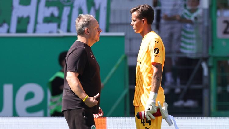 "Den Fehler sollte er nicht noch einmal machen, sonst kann sein Berater gern bei mir anrufen und fragen, warum er nicht spielt", sagte Trainer Zorniger über Torwart Noll.