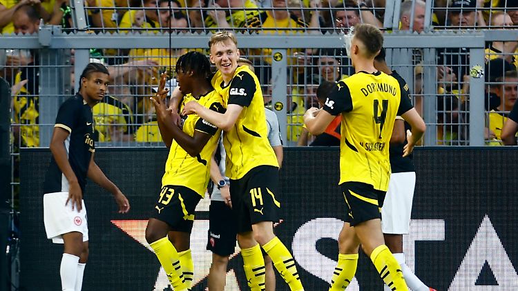 Jamie Gittens trifft doppelt für den BVB.