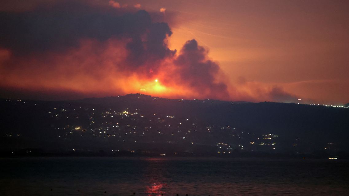 Rauch und Feuer auf der libanesischen Seite der Grenze zu Israel.