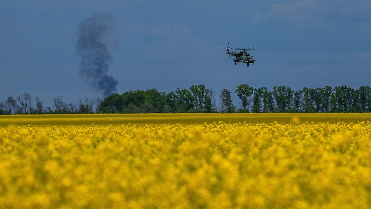 Ein ukrainischer Mi-8-Helikopter über dem Osten des Landes.