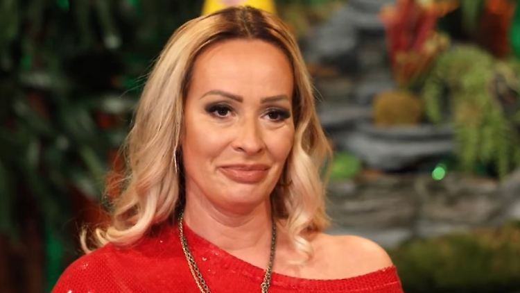 "Der hat mich genug Leid und Kummer gekostet", sagt Cora Schumacher. Ob sie damit ihren Ex-Mann oder dessen Nachnamen meint, lässt sie offen.