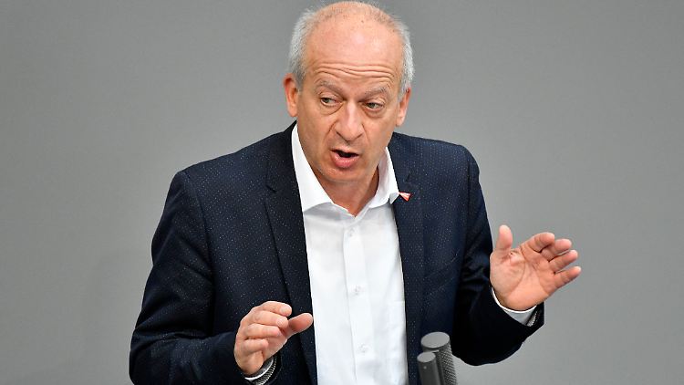 Friedrich Straetmanns bei einer Rede im Bundestag 2021. 