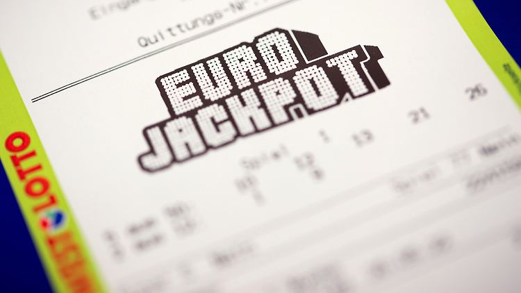 Welche Zahl soll es beim Eurojackpot denn sein? Wer den Gewinn nicht teilen möchte, sollte ein paar Dinge beachten.