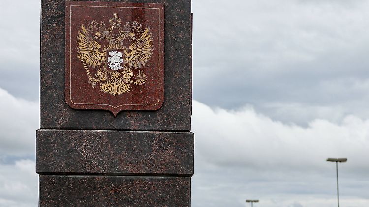 Stele an der russischen Grenze in der Region Pskow. 