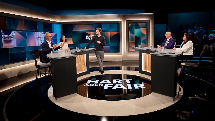 Die Gäste der Sendung debattieren auch über die Frage, wie Deutschland vor islamistischen Anschlägen geschützt werden kann.