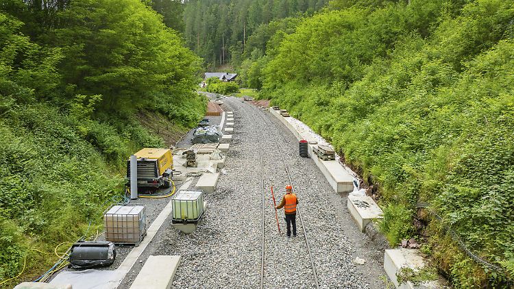 Bis 2028 plant der Bund, fast doppelt so viel in den Schienenverkehr zu investieren wie in die Straße.
