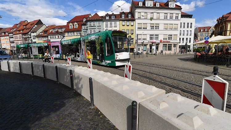In Deutschland seit vielen Jahren gängiges Mittel: Betonpoller schützen Veranstaltungen vor Angriffen mit Fahrzeugen.
