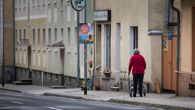 Die demografische Entwicklung Ostdeutschlands hat größeren Einfluss auf die Wahl populistischer Parteien als die ökonomische.  Auf dem Bild: Eine Szene aus Niesky in Sachsen.