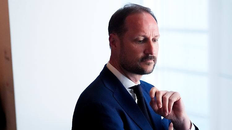 Der norwegische Kronprinz Haakon sieht sich mit negativen Schlagzeilen konfrontiert.