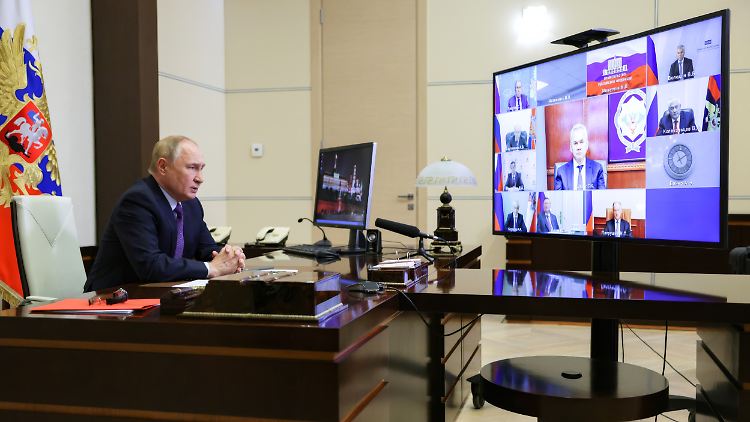 Putin während einer Videokonferenz über die Lage in den russischen Grenzregionen Belgorod, Brjansk und Kursk.