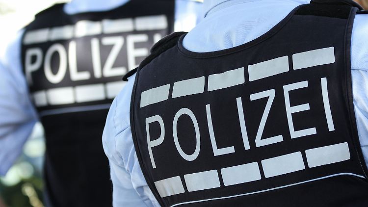 Der Landeschef der Polizeigewerkschaft GdP will, dass sich mehr Polizisten zum Beispiel um den Schutz von Veranstaltungen kümmern können. (Archivbild)