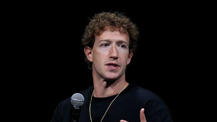 Mark Zuckerberg gründet Facebook im Februar 2004.