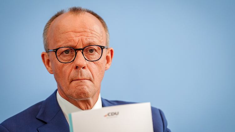 Merz trat nach dem Treffen mit dem Bundeskanzler allein vor die Journalisten - noch hat Scholz sein Angebot nicht angenommen.