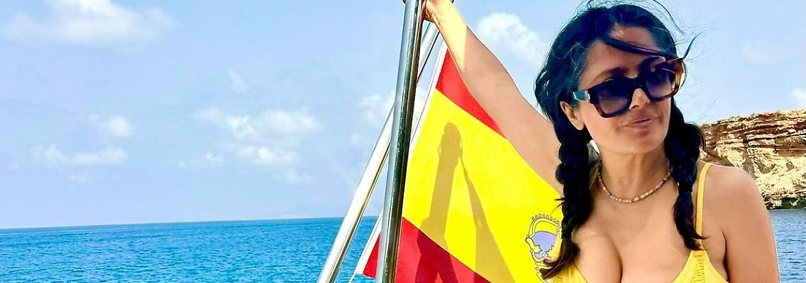 Yellow bikini + White hair = perfect combination #ibizaBikini amarillo + Cabello blanco = combinación perfecta. (1).jpg