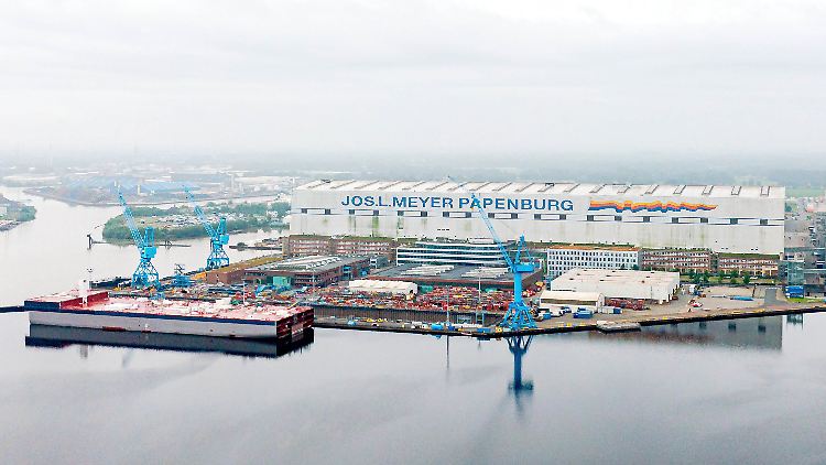 Die maritime Industrie in Deutschland müsse erhalten werden, begründet Niedersachsens Wirtschaftsminister Lies den Schritt.