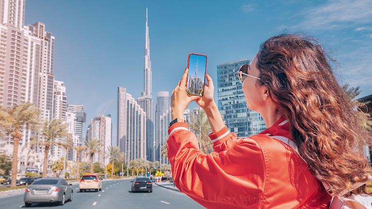 Zwischen dem höchsten Gebäude der Welt und der arabischen Wüste warten bei einem Dubai-Urlaub zahlreiche Highlights.