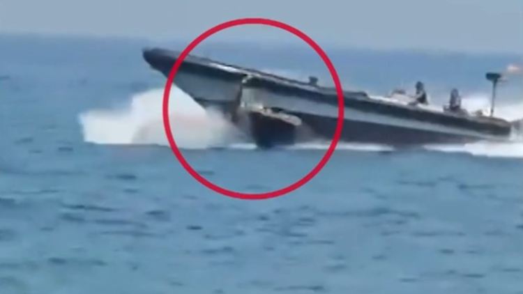 Polizei Flüchtlingsboot Melilla.jpg