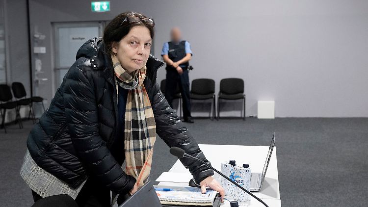 Die ehemalige Bundestagsabgeordnete Malsack-Winkemann muss sich vor dem Frankfurter OLG wegen der Mitgliedschaft in einer terroristischen Vereinigung verantworten. 