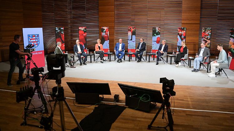 In einer TV-Runde trafen fast alle Thüringer Spitzenkandidaten der aussichtsreichen Parteien aufeinander. Björn Höcke von der AfD fehlte aus gesundheitlichen Gründen.