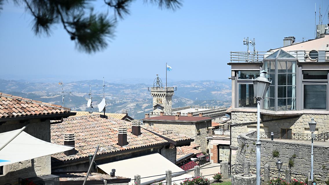 San Marino ist komplett von Italien umgeben. Besonders der von Dürren betroffene Süden Italiens hat ebenfalls Probleme mit der Wasserversorgung.