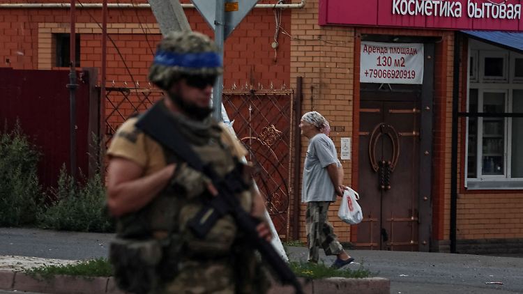 Nach Darstellung Selenskyjs verhindert die Kursk-Offensive, dass Russland den Druck in Donezk weiter erhöhen kann.