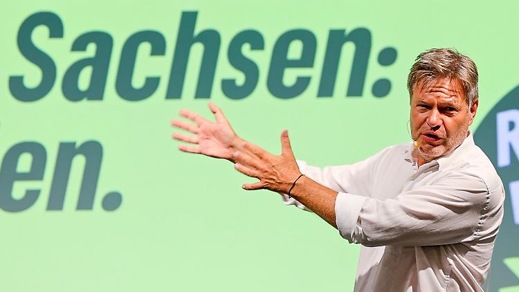 Habeck im heißen Kupfersaal in Sachsen.