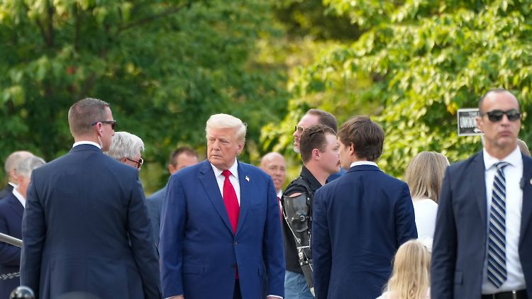 Trump hatte den Friedhof mit Angehörigen von US-Militärangehörigen besucht.
