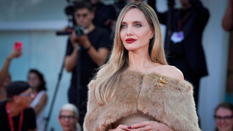 Zeigt sich in Venedig in aller Flauschigkeit: Angelina Jolie.