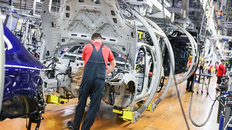 Deutsche Zulieferer investieren zu zaghaft und können deshalb weniger mit Innovationen punkten, so PWC.