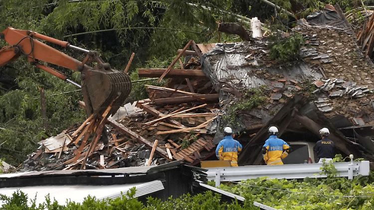 Millionen Japaner sollen wegen des Taifuns ihre Häuser verlassen.