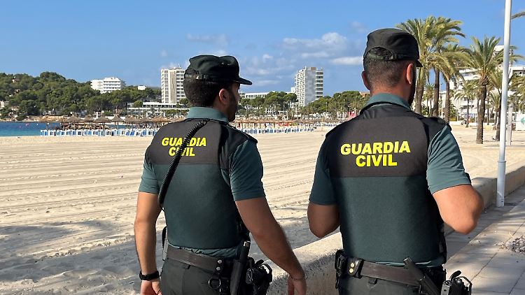 Die spanischen Ermittler hätten der Essener Polizei keinerlei Informationen zukommen lassen, weshalb die Polizisten ihren Dienst fortsetzen.