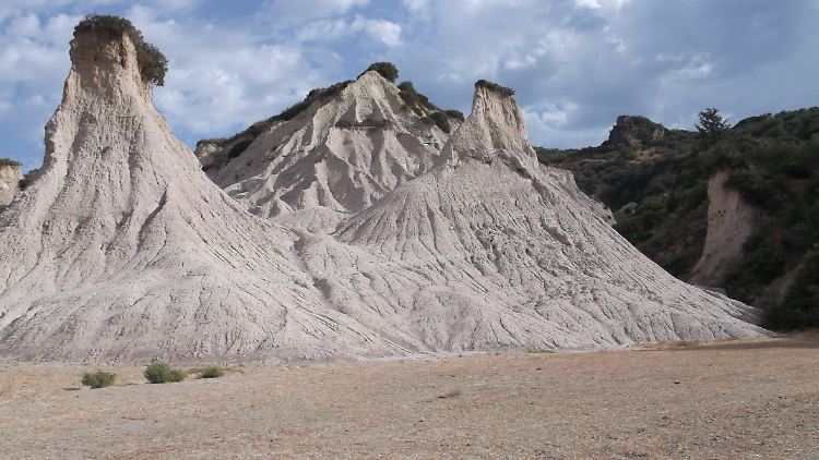 Meeressedimente mit Mikrofossilien aus dem späten Miozän, vor etwa 8 bis 7 Millionen Jahren. Fisch-Otolithen, Muschel- und Schneckenschalen, Moostierchen und Muscheln zeugen von der Anwesenheit vieler Organismen in diesem Gebiet, die in dieser Studie analysiert wurden.