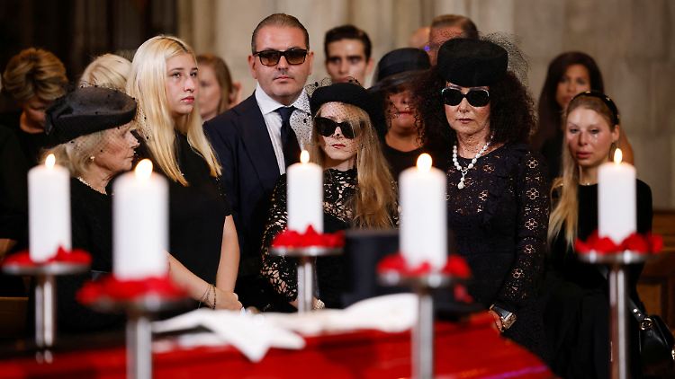 Richard Lugners Familie ist groß.