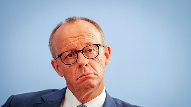 Bei einer nationalen Notlage könnte man Menschen direkt an der deutschen Grenze zurückzuweisen. Genau das will Friedrich Merz.