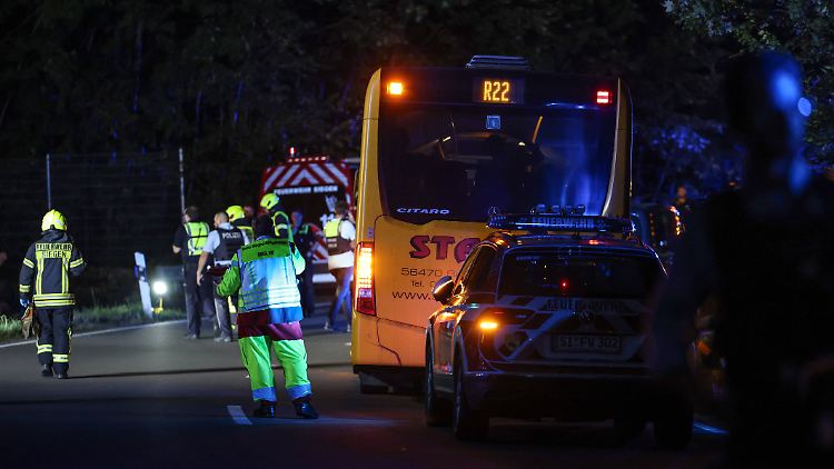 Sechs Menschen wurden in diesem Bus in Siegen verletzt, drei von ihnen schwer.