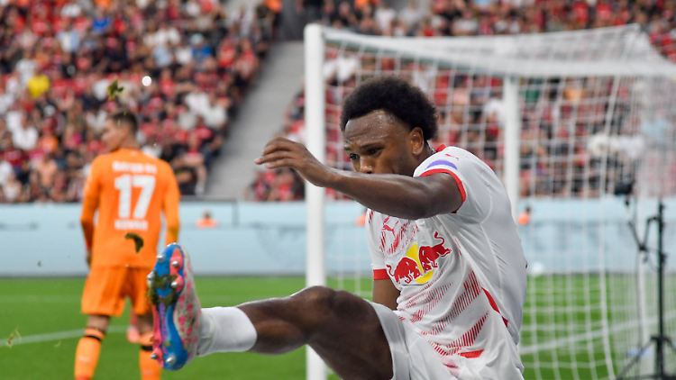 Lois Openda trat die Serie der Leverkusener in die Tonne.