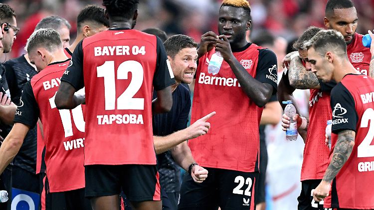 Rekord-Trainer Alonso ist mit dem Auftreten seines Teams nicht einverstanden.
