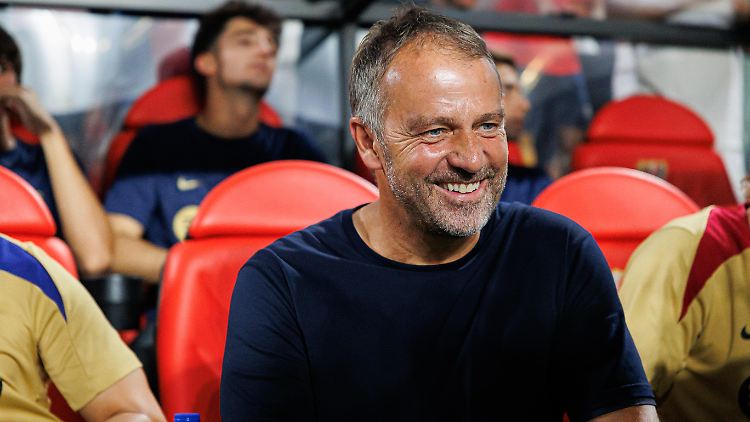 Hansi Flick muss beim FC Barcelona noch nicht leiden.