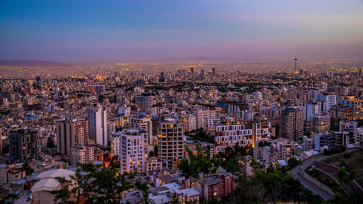 Insgesamt benötigt der Iran 250 Milliarden Dollar, um die Wirtschaft anzukurbeln.
