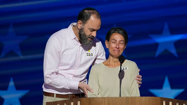 Die Eltern von Hersh Goldberg-Polin am dritten Tag der Democratic National Convention im United Center.