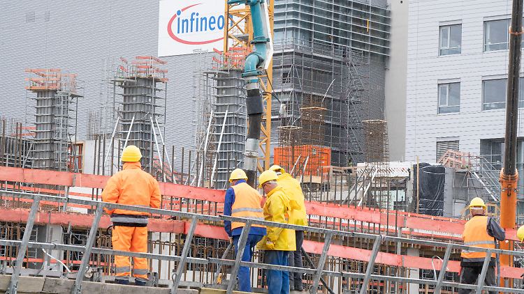 Baustelle auf dem Gelände der Infineon-Chipfabrik in Dresden.
