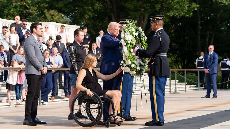 Trump während der Gedenkveranstaltung in Arlington. 