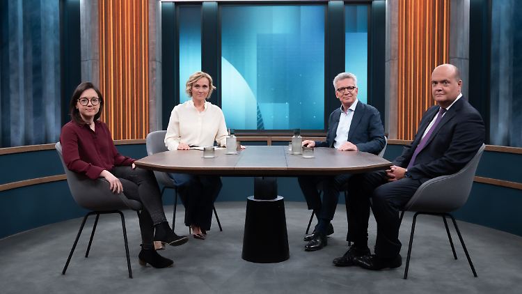 Bei Miosga diskutierten Anne Hähnig, Thomas de Maizière und Robin Alexander die Ergebnisse der Landtagswahlen in Thüringen und Sachsen.